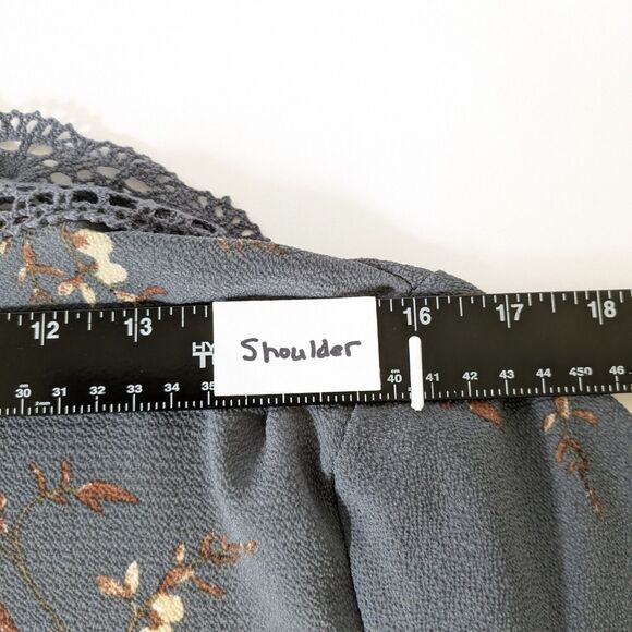 Women's Gray Cardigan Size S Floral Crochet Lace Open Front 3/4 Bell Sleeve - Picture 13 of 15